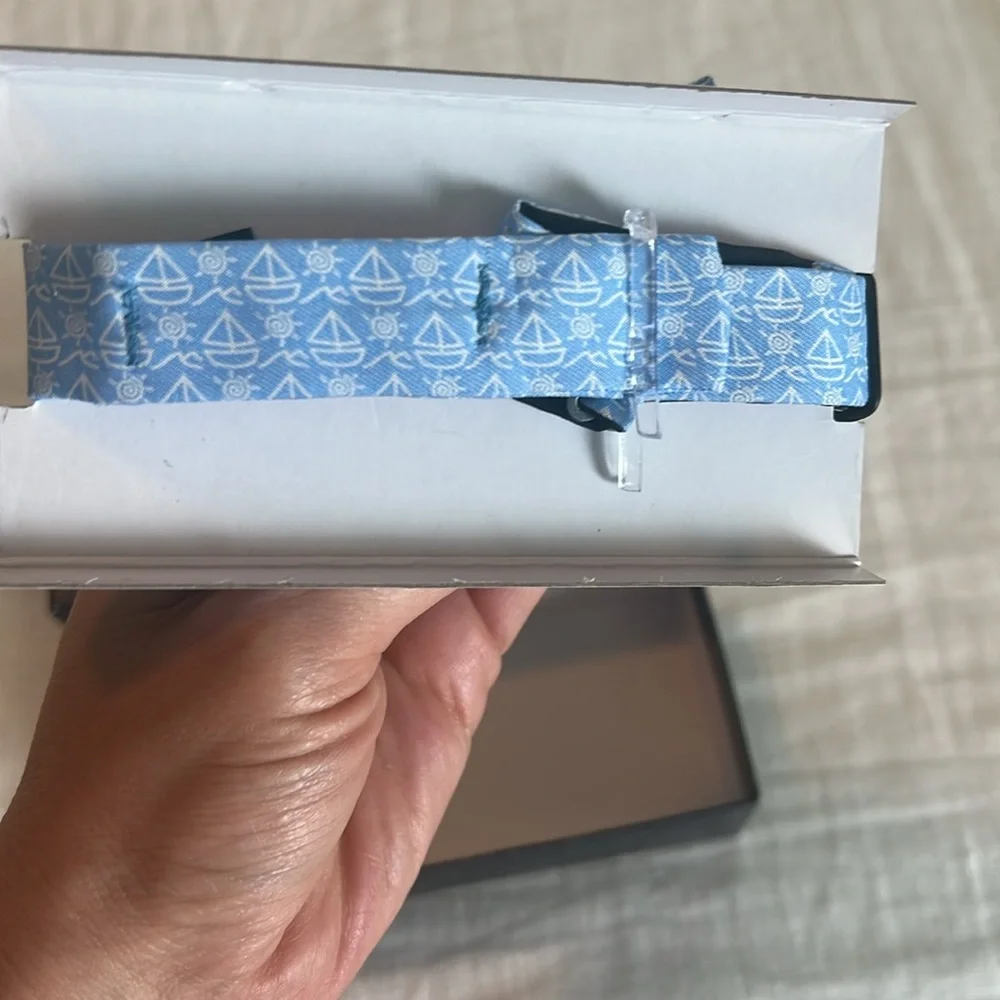 Vineyard Vines little boys 100% silk bow tie.